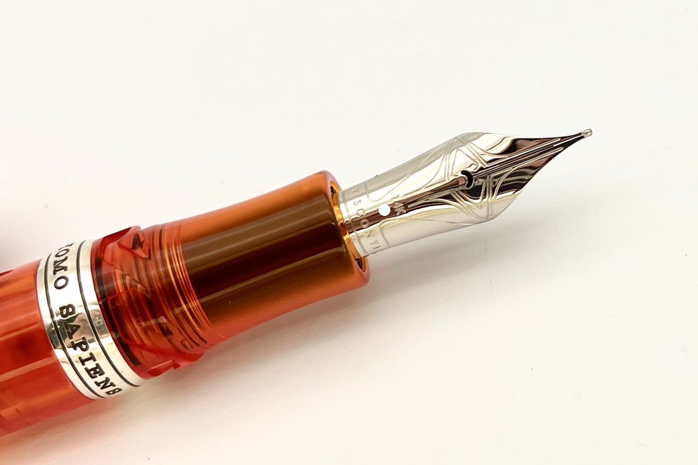 ViscontiHomoSapiensDemoStoneOrangeMandarinGarntFountainPen_L